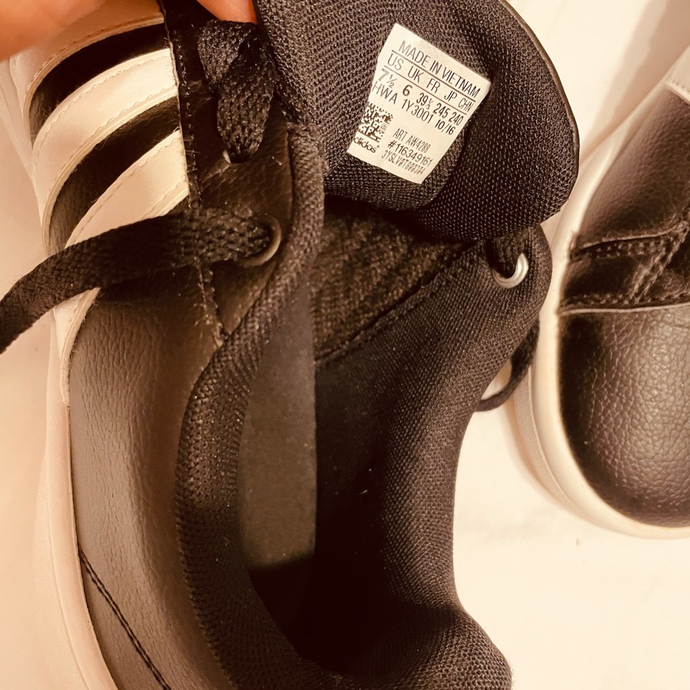 Shoes - Picture 4 of 6